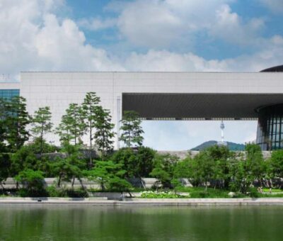 Visitors walking toward the main building of the National Museum of Korea in Seoul